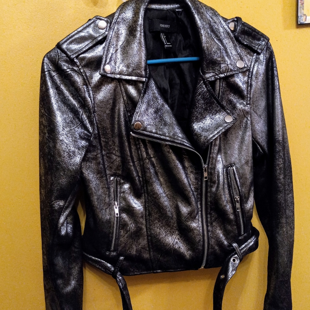WOMEN'S SILVER & BLACK METALLIC FAUX LEATHER SHORT JACKET SZ S